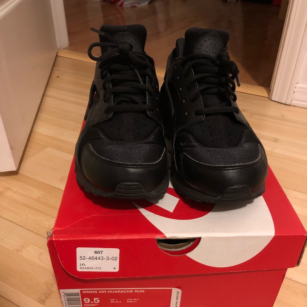 Woman’s Nike huarache